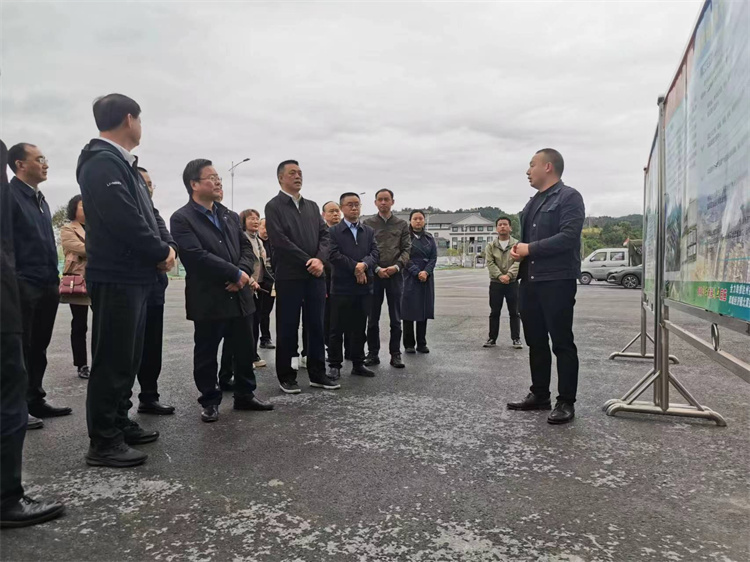 自貢市人大常委會副主任、民建自貢市委主委王孝謙一行考察四川供銷西南冷鏈物流基地